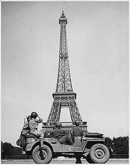 French flag on the Eiffel Tower, Liberation of Paris