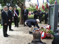 Terry Carroll laying a wreath at the Tunnellers Memorial 19 June 2010